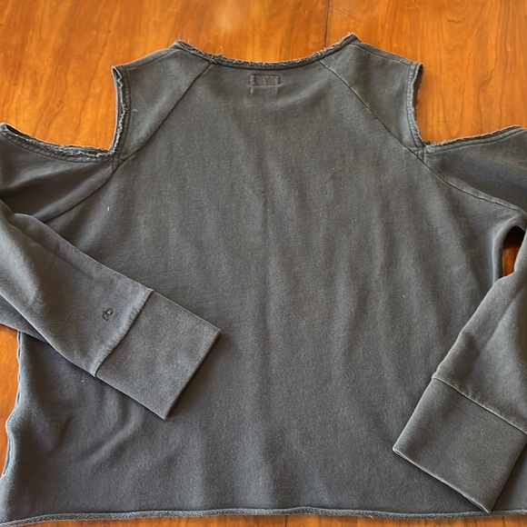 Rag and Bone cold shoulder sweatshirt. Long sleeves with wide cuffs. - Picture 6 of 9